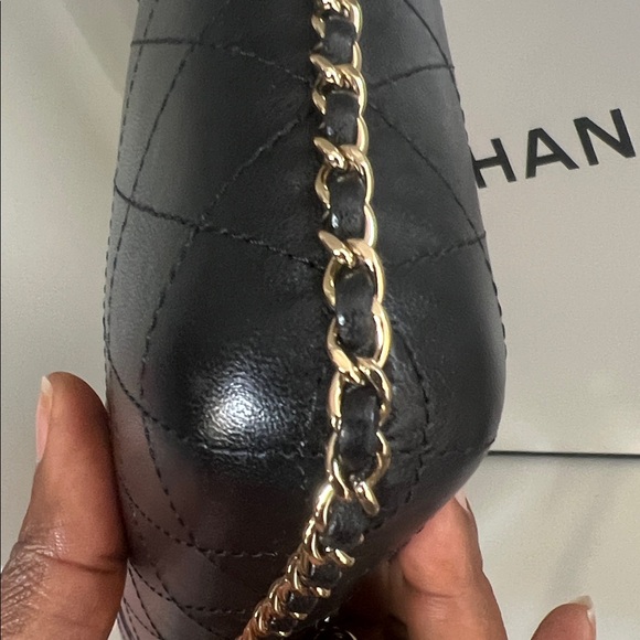 Chanel Chain around leather crossbody bag - Picture 7 of 12